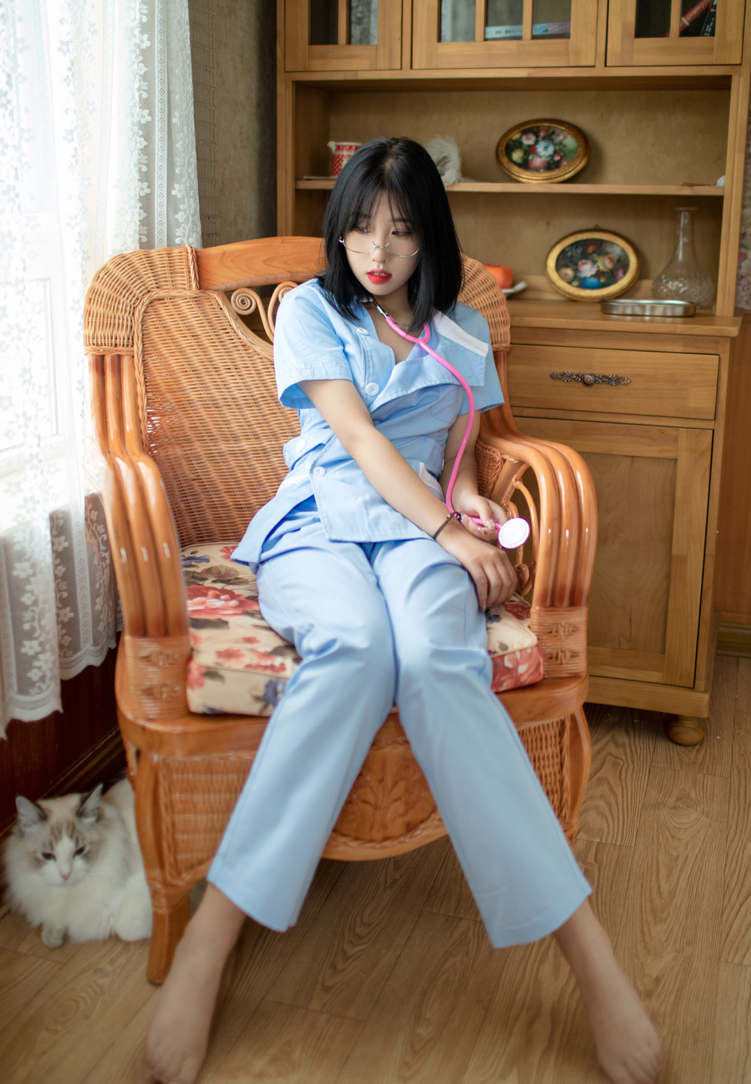 会拍照的咔咔 劳小白 13套高清写真合集 精修原档 59.2G资源持续更新